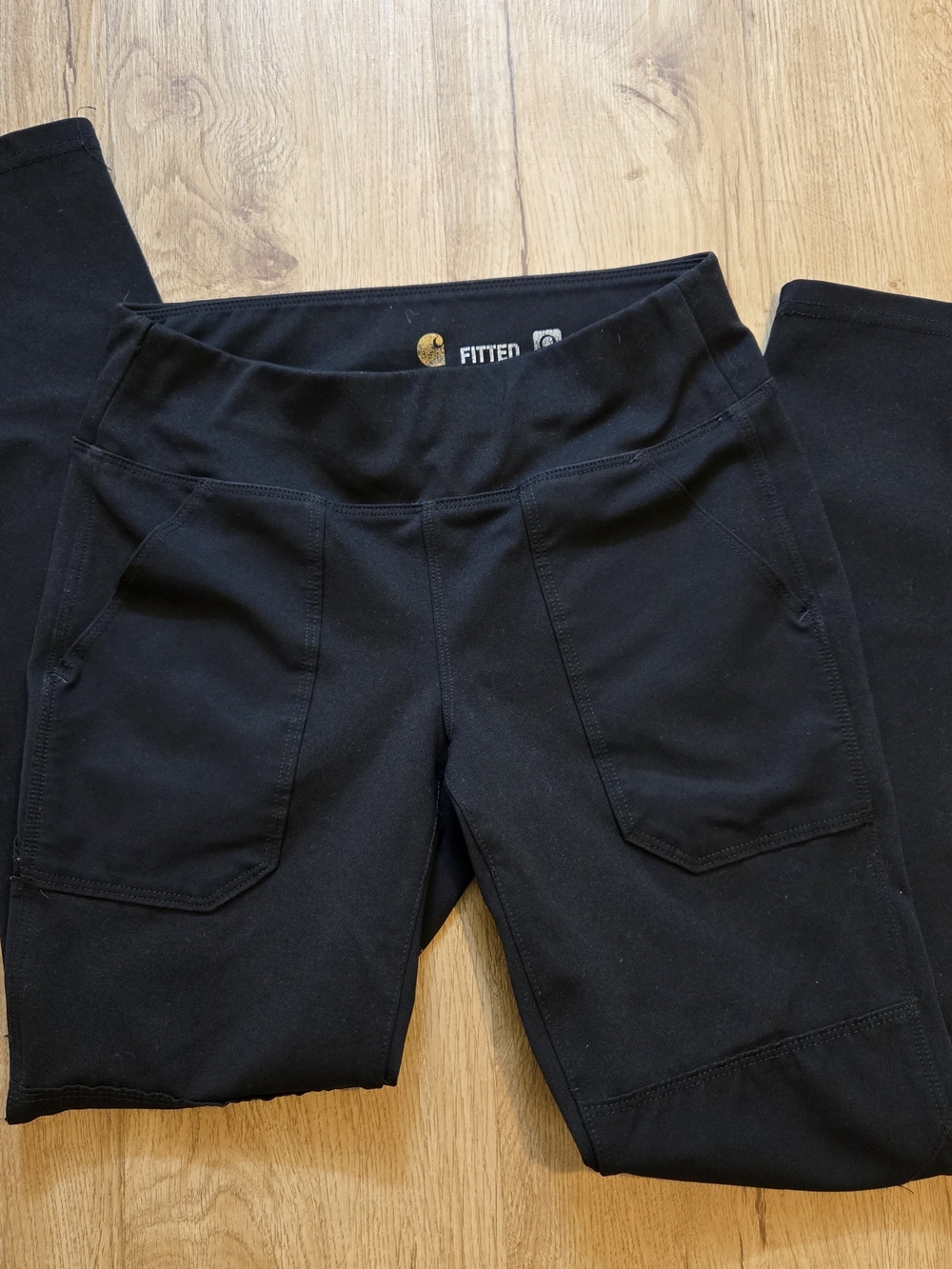 Carhartt Women's Force Fitted Midweight Utility Leggings in black. XS 0-2